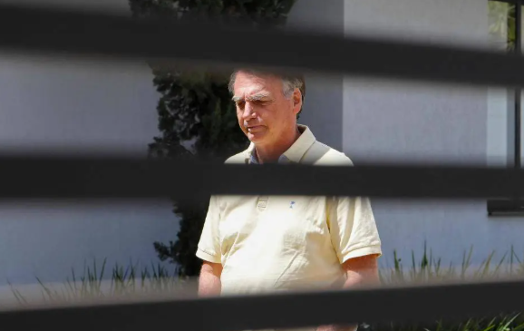 Leia mais sobre o artigo STF rejeita recursos de Bolsonaro e aproxima ex-presidente da prisão