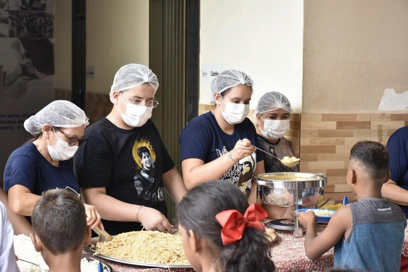 Leia mais sobre o artigo Diocese de Cajazeiras promove confraternização natalina com pessoas em situação de rua e famílias em vulnerabilidade