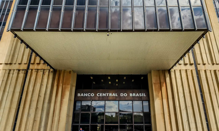 Leia mais sobre o artigo BC mantém juros básicos em 15% ao ano pela quarta vez seguida
