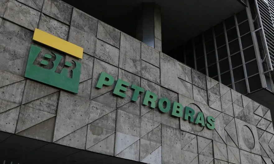 Leia mais sobre o artigo Funcionários da Petrobras entram em greve por tempo indeterminado