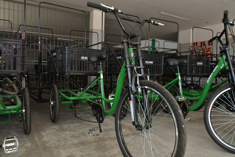 Leia mais sobre o artigo Governo da Paraíba entrega triciclos a catadores em 21 municípios, incluindo Cajazeiras e Sousa, para fortalecer a economia solidária