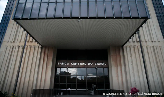 Leia mais sobre o artigo Mercado financeiro eleva projeção do PIB para 2,25% em 2025