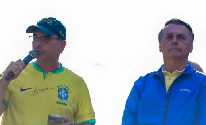 Leia mais sobre o artigo Nova pesquisa expõe crise na direita e mostra Flávio Bolsonaro com apenas 8% como nome ideal para sucessão de 2026; Michele tem 22% e Tarcísio 20%