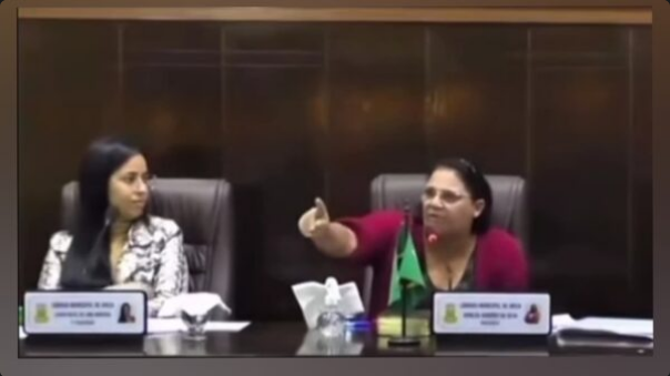 Leia mais sobre o artigo Sessão da câmara de Areia tem bate-boca entre a presidente da casa e vereador; parlamentar é retirado do local; veja o vídeo