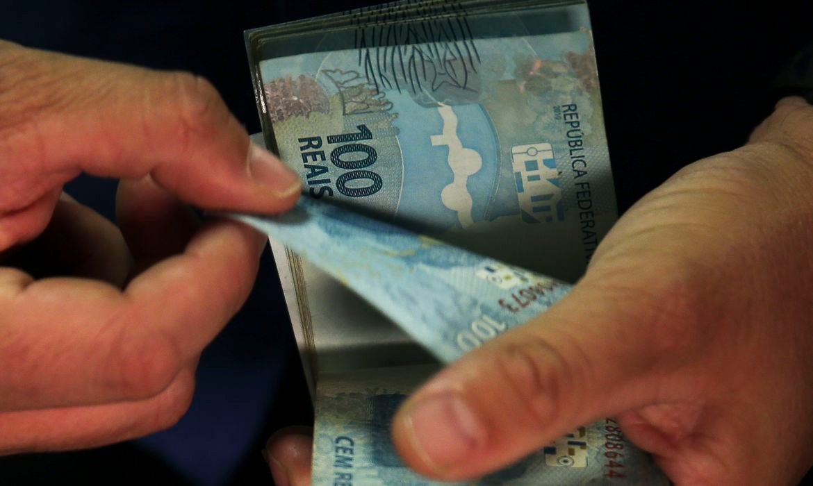 Leia mais sobre o artigo Governo da Paraíba promulga lei que reajusta salários das forças de segurança e apoio institucional com efeitos retroativos
