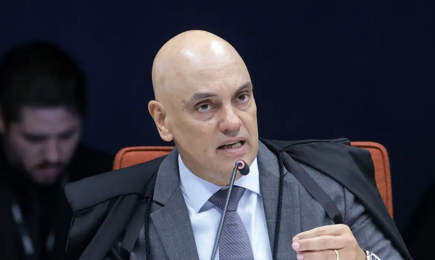 Leia mais sobre o artigo Moraes nega prisão domiciliar e mantém Bolsonaro preso na PF