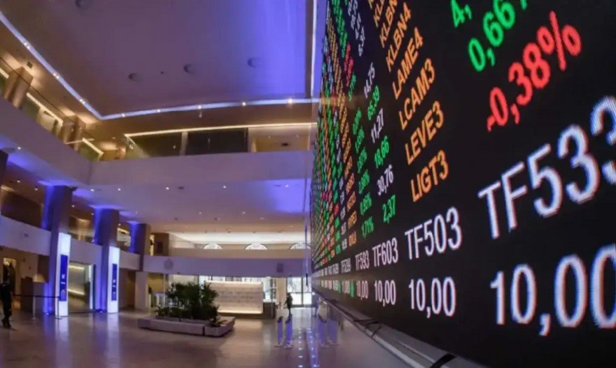 Leia mais sobre o artigo Bolsa bate recorde e fecha pela primeira vez acima dos 165 mil pontos