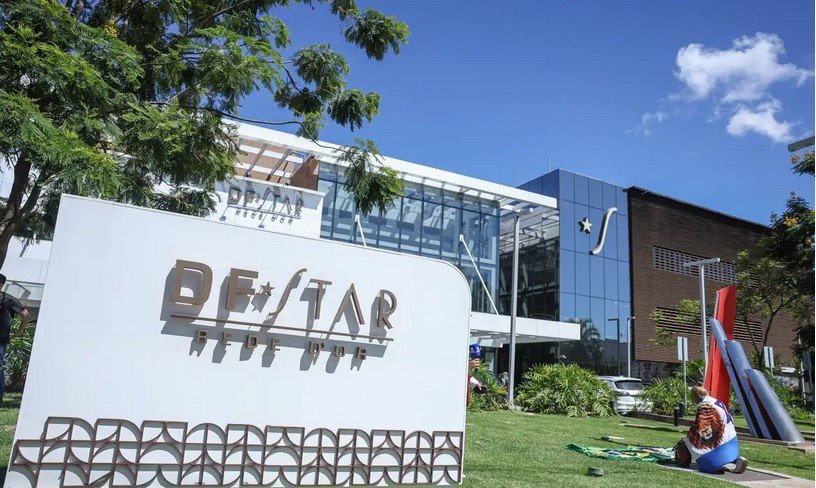 Leia mais sobre o artigo Bolsonaro recebe alta hospitalar e volta a cumprir pena na PF