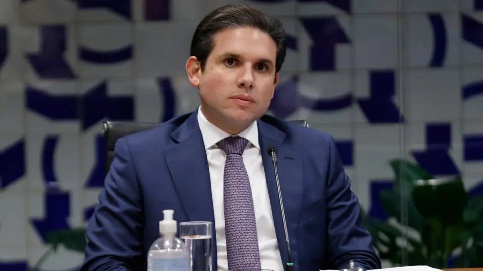 Leia mais sobre o artigo Câmara impõe sigilo em lista de passageiros de voo da FAB utilizado por Motta no réveillon