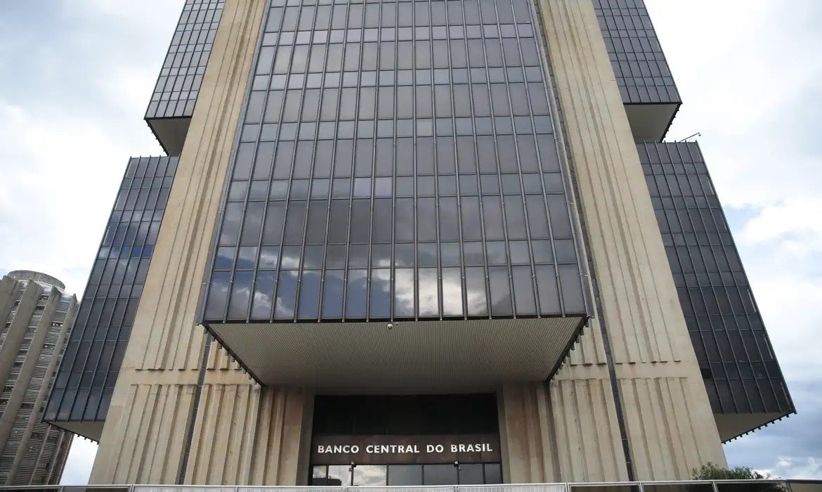 Leia mais sobre o artigo Mercado financeiro reduz para 4,02% projeção de inflação para 2026