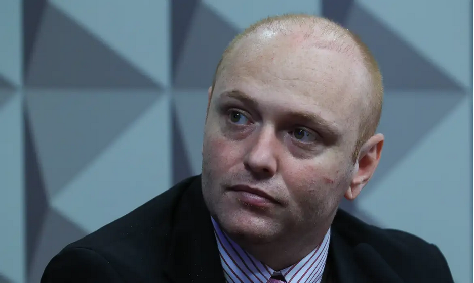 Leia mais sobre o artigo Moraes autoriza progressão de Delgatti para o regime semiaberto