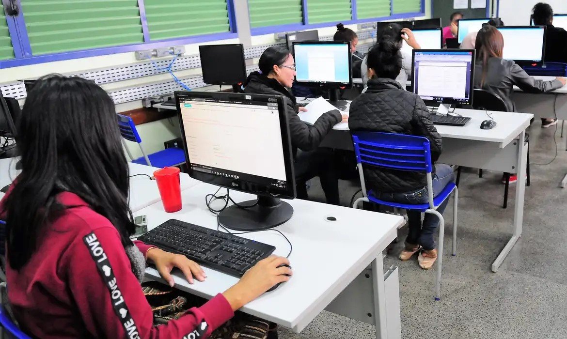 Leia mais sobre o artigo Empresas vão poder abater dívidas se conectarem faculdades à internet
