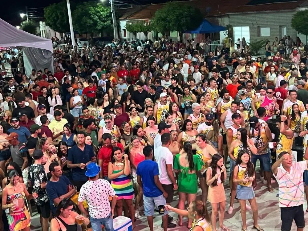 Leia mais sobre o artigo Prefeito João Cléber encerra Carnaval 2026 com maior público da história em Santa Helena