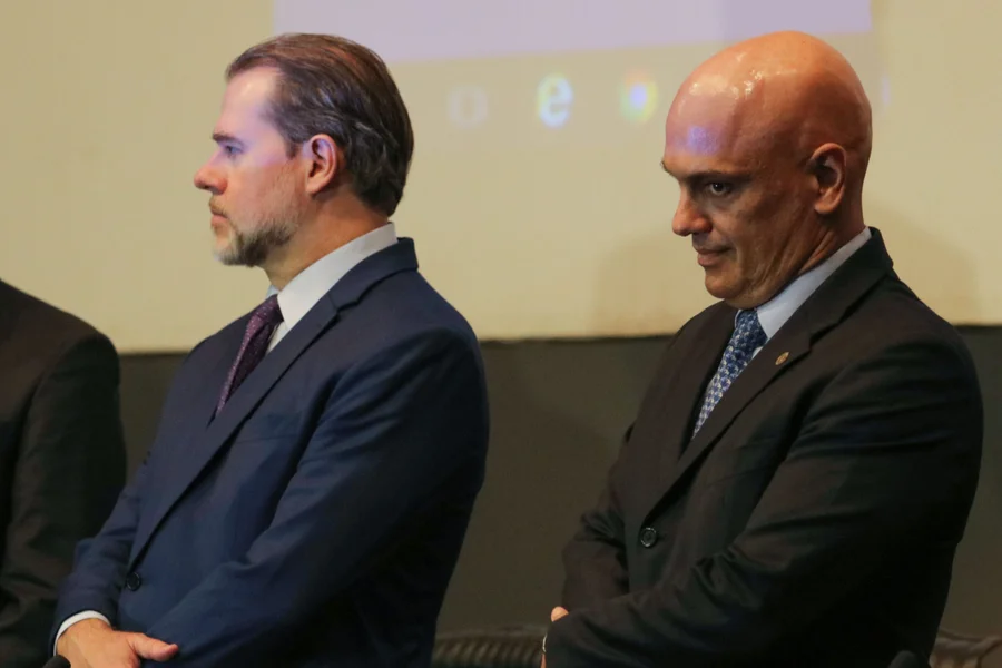 Leia mais sobre o artigo Planilha aponta Moraes, esposa e Toffoli em mesa do Banco Master