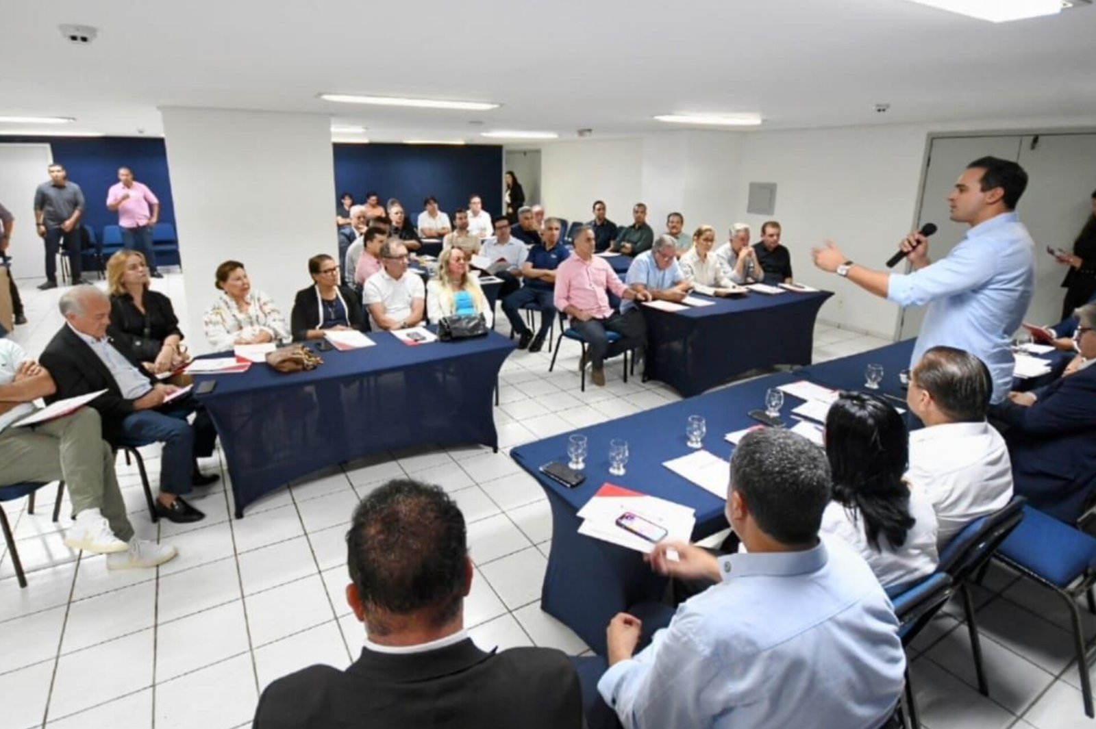 Leia mais sobre o artigo Lucas Ribeiro reúne base aliada para discutir ações diante das chuvas na Paraíba
